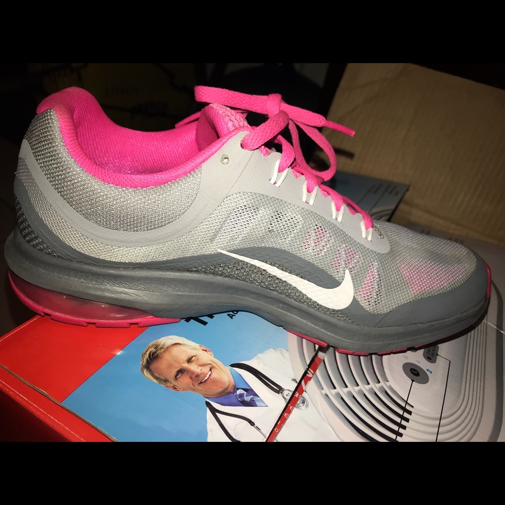 Nike rosado y Gris